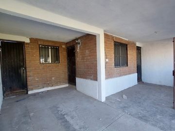 Casa en venta al sur de Hermosillo – Fraccionamiento Altares, 2 recámaras y opción a tercera