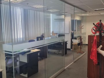 OFICINA ALQUILER LICENCIA 123 m2 A 3 CDRAS  RIVERA NAVARRETE SAN ISIDRO