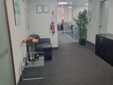 OFICINA ALQUILER LICENCIA 282 m2 A 3 CDRAS  RIVERA NAVARRETE SAN ISIDRO