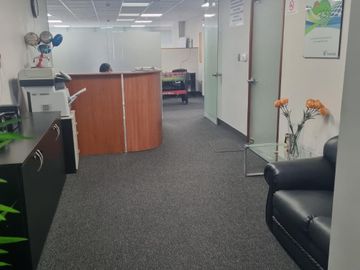 OFICINA ALQUILER LICENCIA 282 m2 A 3 CDRAS  RIVERA NAVARRETE SAN ISIDRO