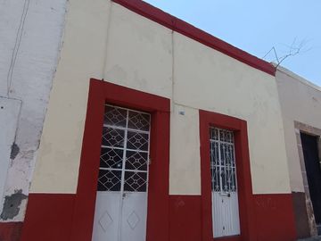 CASA EN EN EL CORAZON DE MORELIA $2,498,000(A CUADRAS DE LA CATEDRAL)