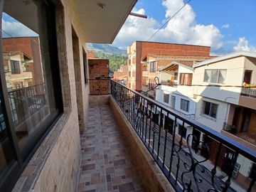 Venta hermosa casa, La Pedrera, Copacabana Antioquia.