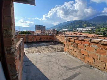 Venta hermosa casa, La Pedrera, Copacabana Antioquia.