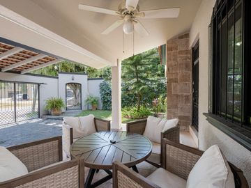 Disfruta la tranquilidad de la ribera en esta bonita casa en Mirasol!