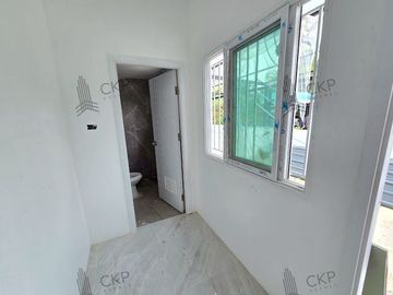 Single-storey townhouse (new), newly built in Soi Liap Khlong 8, next to 7-Eleven, size 29.3 sq wa.