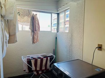 Se Vende 3dorm.+servicio, Estacionamiento. Metro Alcántara