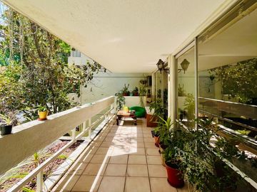 Se Vende 3dorm.+servicio, Estacionamiento. Metro Alcántara