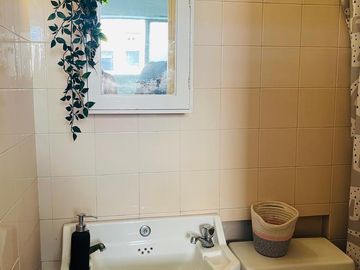 Se Vende 3dorm.+servicio, Estacionamiento. Metro Alcántara