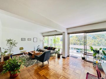 Se Vende 3dorm.+servicio, Estacionamiento. Metro Alcántara