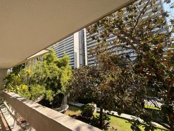 Se Vende 3dorm.+servicio, Estacionamiento. Metro Alcántara