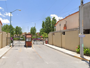 Casa ubicada en colonia Héroes de La Revolución Juárez Chihuahua. Con 2 recamaras y 193m2. Con áreas comunes y acceso controlado. A unos minutos de Wa