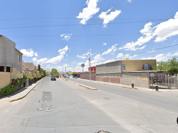 Casa ubicada en colonia Héroes de La Revolución Juárez Chihuahua. Con 2 recamaras y 193m2. Con áreas comunes y acceso controlado. A unos minutos de Wa