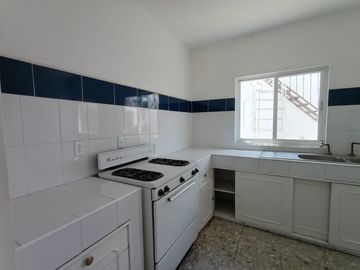EN RENTA,  AMPLIO DEPARTAMENTO AVENIDA EMILIANO ZAPATA, 4 RECÁMARAS, ESTUDIO