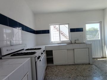 EN RENTA,  AMPLIO DEPARTAMENTO AVENIDA EMILIANO ZAPATA, 4 RECÁMARAS, ESTUDIO