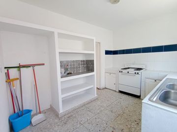 EN RENTA,  AMPLIO DEPARTAMENTO AVENIDA EMILIANO ZAPATA, 4 RECÁMARAS, ESTUDIO