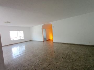 EN RENTA,  AMPLIO DEPARTAMENTO AVENIDA EMILIANO ZAPATA, 4 RECÁMARAS, ESTUDIO