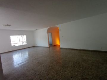 EN RENTA,  AMPLIO DEPARTAMENTO AVENIDA EMILIANO ZAPATA, 4 RECÁMARAS, ESTUDIO