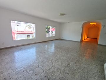 EN RENTA,  AMPLIO DEPARTAMENTO AVENIDA EMILIANO ZAPATA, 4 RECÁMARAS, ESTUDIO