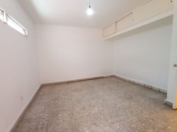 EN RENTA,  AMPLIO DEPARTAMENTO AVENIDA EMILIANO ZAPATA, 4 RECÁMARAS, ESTUDIO