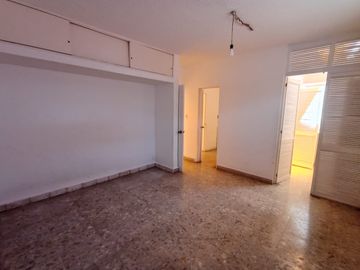 EN RENTA,  AMPLIO DEPARTAMENTO AVENIDA EMILIANO ZAPATA, 4 RECÁMARAS, ESTUDIO