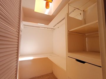 EN RENTA,  AMPLIO DEPARTAMENTO AVENIDA EMILIANO ZAPATA, 4 RECÁMARAS, ESTUDIO
