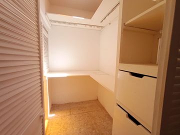 EN RENTA,  AMPLIO DEPARTAMENTO AVENIDA EMILIANO ZAPATA, 4 RECÁMARAS, ESTUDIO