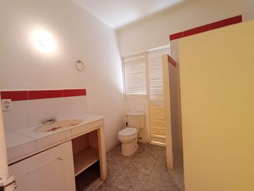 EN RENTA,  AMPLIO DEPARTAMENTO AVENIDA EMILIANO ZAPATA, 4 RECÁMARAS, ESTUDIO