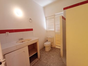 EN RENTA,  AMPLIO DEPARTAMENTO AVENIDA EMILIANO ZAPATA, 4 RECÁMARAS, ESTUDIO
