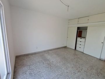 EN RENTA,  AMPLIO DEPARTAMENTO AVENIDA EMILIANO ZAPATA, 4 RECÁMARAS, ESTUDIO