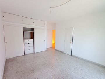 EN RENTA,  AMPLIO DEPARTAMENTO AVENIDA EMILIANO ZAPATA, 4 RECÁMARAS, ESTUDIO