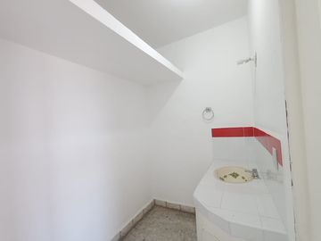 EN RENTA,  AMPLIO DEPARTAMENTO AVENIDA EMILIANO ZAPATA, 4 RECÁMARAS, ESTUDIO