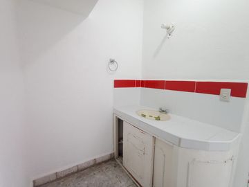 EN RENTA,  AMPLIO DEPARTAMENTO AVENIDA EMILIANO ZAPATA, 4 RECÁMARAS, ESTUDIO