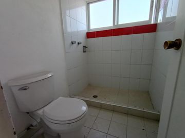 EN RENTA,  AMPLIO DEPARTAMENTO AVENIDA EMILIANO ZAPATA, 4 RECÁMARAS, ESTUDIO