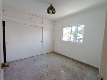 EN RENTA,  AMPLIO DEPARTAMENTO AVENIDA EMILIANO ZAPATA, 4 RECÁMARAS, ESTUDIO
