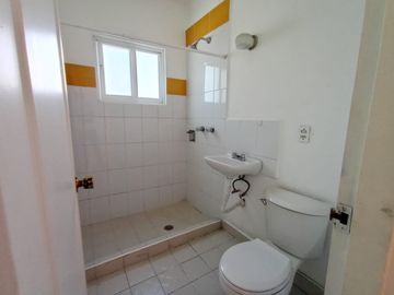 EN RENTA,  AMPLIO DEPARTAMENTO AVENIDA EMILIANO ZAPATA, 4 RECÁMARAS, ESTUDIO