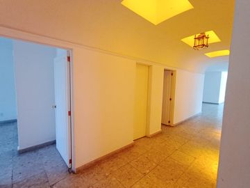 EN RENTA,  AMPLIO DEPARTAMENTO AVENIDA EMILIANO ZAPATA, 4 RECÁMARAS, ESTUDIO