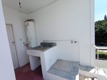EN RENTA,  AMPLIO DEPARTAMENTO AVENIDA EMILIANO ZAPATA, 4 RECÁMARAS, ESTUDIO