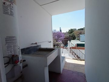 EN RENTA,  AMPLIO DEPARTAMENTO AVENIDA EMILIANO ZAPATA, 4 RECÁMARAS, ESTUDIO
