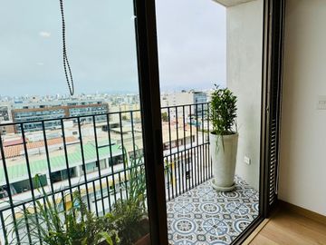 Se Vende Moderno Departamento De 3 Habitaciones + Estudio Con Balcones En Miraflores