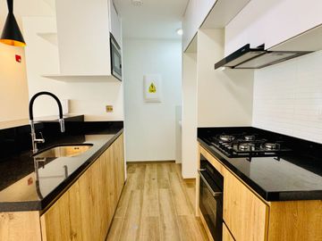 Se Vende Moderno Departamento De 3 Habitaciones + Estudio Con Balcones En Miraflores