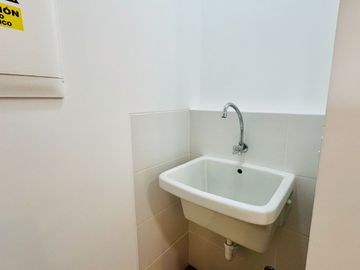 Se Vende Moderno Departamento De 3 Habitaciones + Estudio Con Balcones En Miraflores