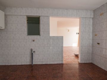 Amplia casa reformada en Badalona, Hualpén