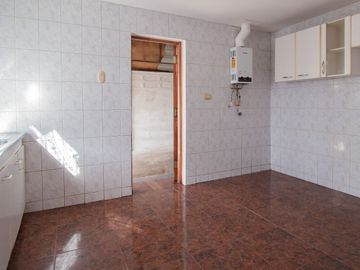 Amplia casa reformada en Badalona, Hualpén