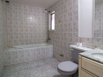 Amplia casa reformada en Badalona, Hualpén