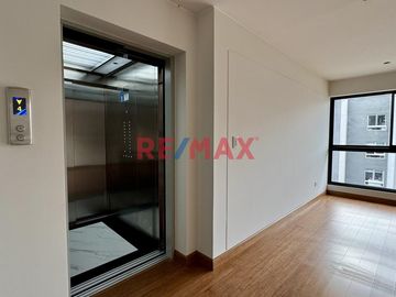 Se Vende Hermoso Departamento De Estreno De 3 Dormitorios Y 3 Baños Completos En La Aurora - Surco