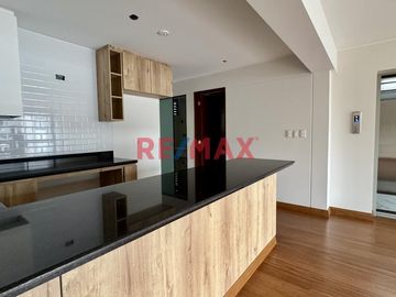 Se Vende Hermoso Departamento De Estreno De 3 Dormitorios Y 3 Baños Completos En La Aurora - Surco