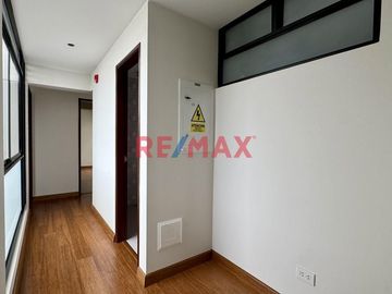 Se Vende Hermoso Departamento De Estreno De 3 Dormitorios Y 3 Baños Completos En La Aurora - Surco