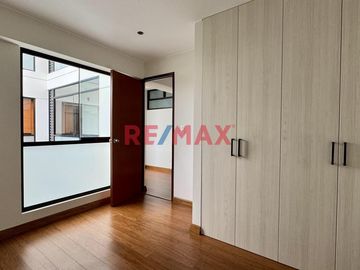 Se Vende Hermoso Departamento De Estreno De 3 Dormitorios Y 3 Baños Completos En La Aurora - Surco