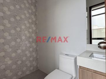 Se Vende Hermoso Departamento De Estreno De 3 Dormitorios Y 3 Baños Completos En La Aurora - Surco