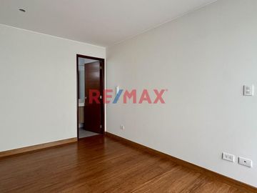 Se Vende Hermoso Departamento De Estreno De 3 Dormitorios Y 3 Baños Completos En La Aurora - Surco